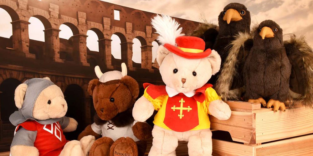 Peluche Ours, aigle en peluche Puy du Fou : Élégance historique. Emportez la magie et l'aventure du Puy du Fou partout avec vous !