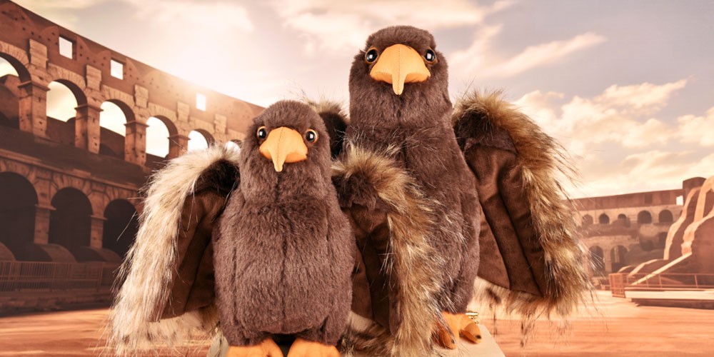 Peluche Ours, aigle en peluche Puy du Fou : Élégance historique. Emportez la magie et l'aventure du Puy du Fou partout avec vous !