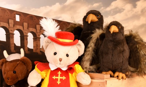 Peluche Ours, aigle en peluche Puy du Fou : Élégance historique. Emportez la magie et l'aventure du Puy du Fou partout avec vous !