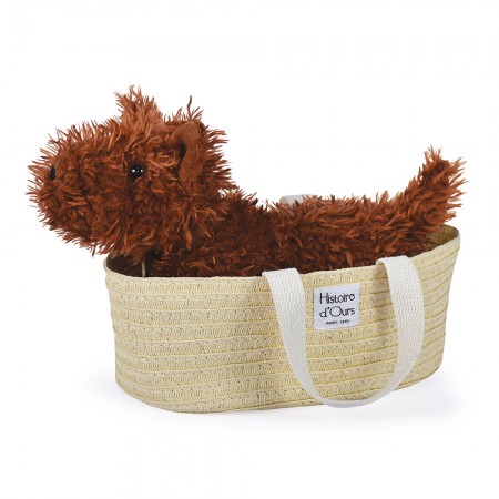 peluche chien fox marron avec son panier de transport