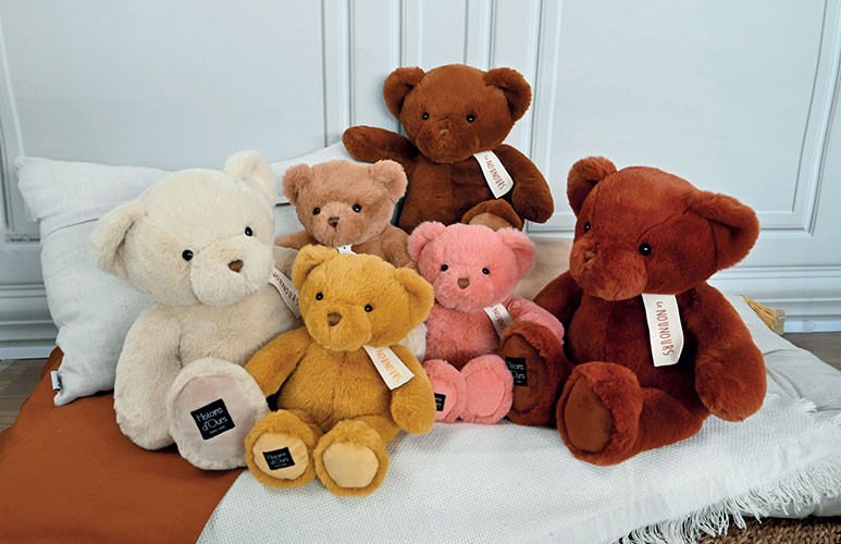 Les peluches on sale